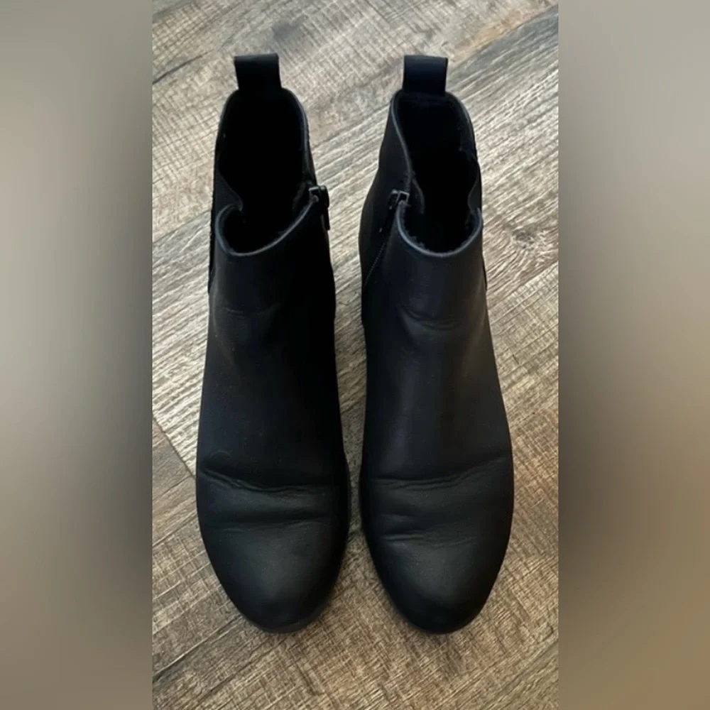 Black leather Ankle Boots with side zipper. Women’s size 8.5